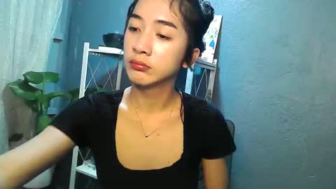 yumi_18 online show from 11/27/25, 08:27