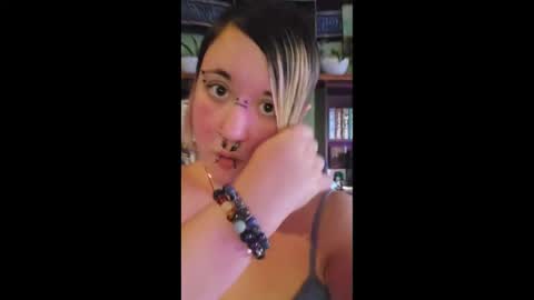 Snapshot of yumi_sapphire chatting on 12/01/25, 02:22 Yumi Sapphire online show from 12/01/25, 02:22