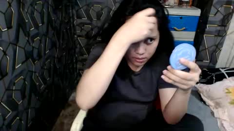 yumi online show from 10/16/25, 10:33