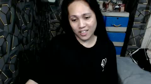 yumi online show from 10/27/25, 03:49