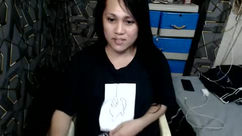 Snapshot of yumi_white chatting on 11/04/25, 05:23 yumi online show from 11/04/25, 05:23