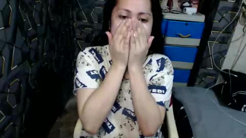 Snapshot of yumi_white chatting on 11/12/25, 06:52 yumi online show from 11/12/25, 06:52