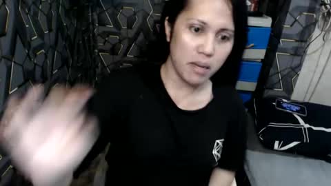 Snapshot of yumi_white chatting on 11/24/25, 10:53 yumi online show from 11/24/25, 10:53