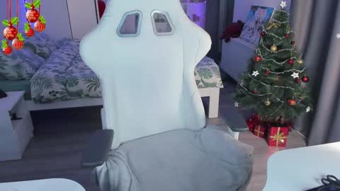 Snapshot of yumi_youkai chatting on 12/22/24, 02:38 Yumi 3 online show from 12/22/24, 02:38