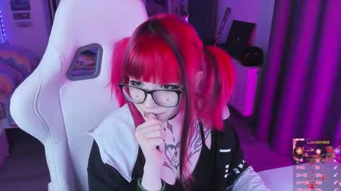 Snapshot of yumi_youkai chatting on 11/16/25, 08:25 Yumi 3 online show from 11/16/25, 08:25