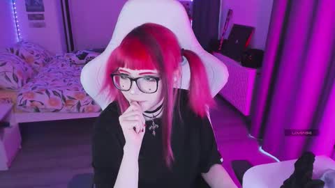 Snapshot of yumi_youkai chatting on 12/22/25, 08:55 Yumi 3 online show from 12/22/25, 08:55