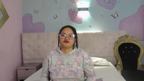 Snapshot of yumiviolet chatting on 02/04/26, 07:53 YumiViolet online show from 02/04/26, 07:53