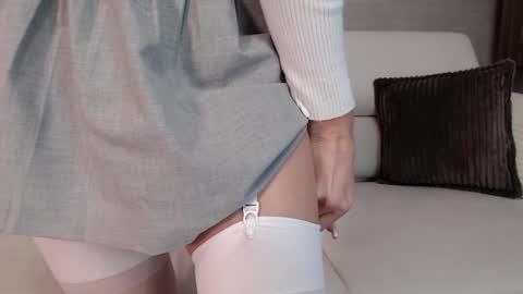 Snapshot of yummy_blonde chatting on 04/27/26, 09:29 you babe online show from 04/27/26, 09:29