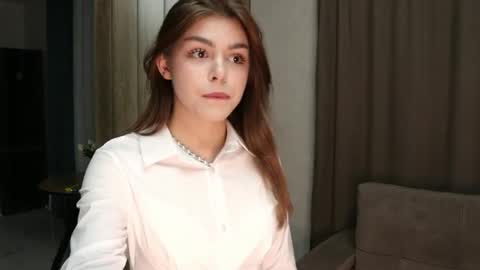 Snapshot of yummy_chica chatting on 10/29/25, 02:19 yummy_chica online show from 10/29/25, 02:19