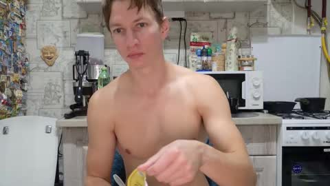 Snapshot of yummyalexxx chatting on 11/29/25, 01:58 Alex online show from 11/29/25, 01:58