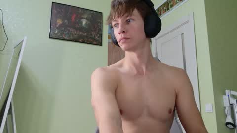 Snapshot of yummyalexxx chatting on 01/10/26, 05:20 Alex online show from 01/10/26, 05:20