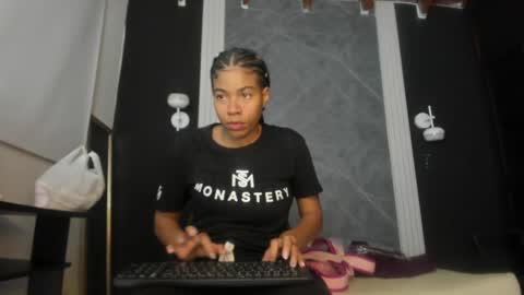 Snapshot of yummyduo chatting on 01/10/25, 11:11 Yummyduo online show from 01/10/25, 11:11