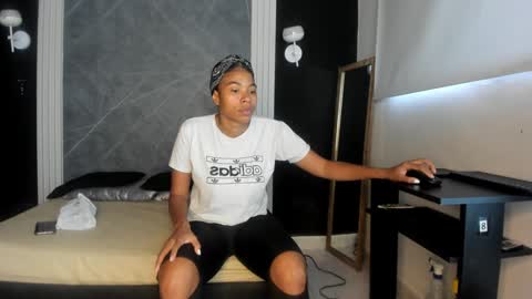 Snapshot of yummyduo chatting on 01/19/25, 11:56 Yummyduo online show from 01/19/25, 11:56