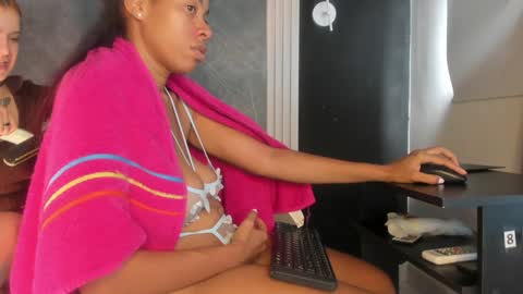 Snapshot of yummyduo chatting on 01/25/25, 08:10 Yummyduo online show from 01/25/25, 08:10