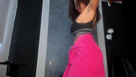 Snapshot of yummyduo chatting on 02/17/25, 06:04 Yummyduo online show from 02/17/25, 06:04