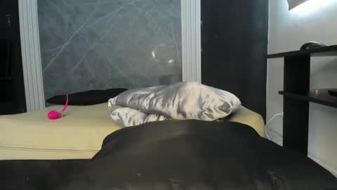 Snapshot of yummyduo chatting on 03/11/25, 06:41 Yummyduo online show from 03/11/25, 06:41