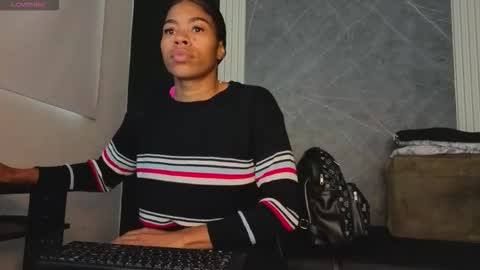 Snapshot of yummyduo chatting on 10/10/25, 12:04 Yummyduo online show from 10/10/25, 12:04