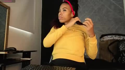 Snapshot of yummyduo chatting on 10/23/25, 12:04 Yummyduo online show from 10/23/25, 12:04