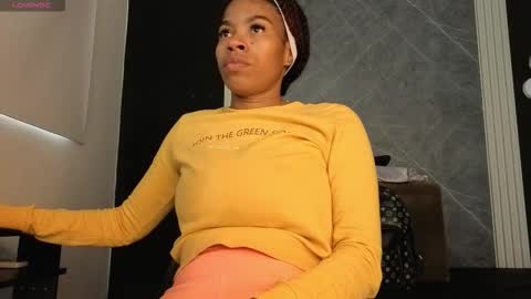 Snapshot of yummyduo chatting on 10/24/25, 12:01 Yummyduo online show from 10/24/25, 12:01