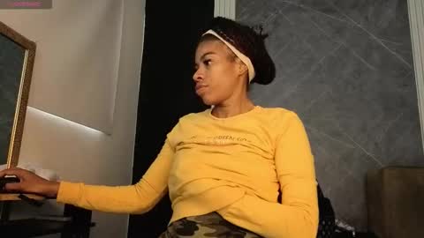 Snapshot of yummyduo chatting on 10/25/25, 12:02 Yummyduo online show from 10/25/25, 12:02