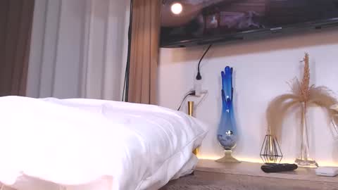 Justine online show from 09/15/25, 08:09