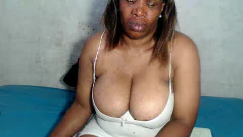 yummytittsxx online show from 01/15/25, 04:25