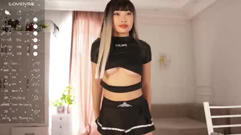 yuna_leen online show from 10/15/25, 06:13