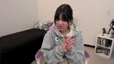 Snapshot of yunablack chatting on 02/10/25, 06:45 Yuna online show from 02/10/25, 06:45