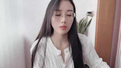 YunEr online show from 10/18/25, 04:04