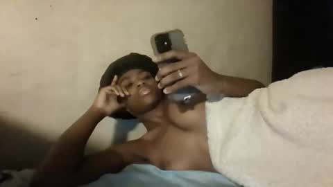 Snapshot of yungblackberry chatting on 10/18/25, 06:48 YungBlackBerry online show from 10/18/25, 06:48