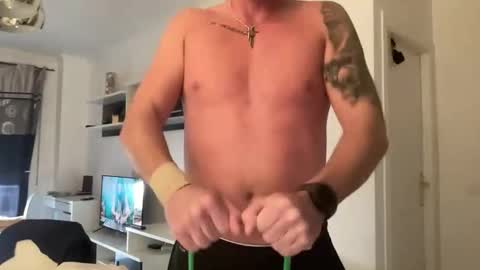 Yungbucker online show from 12/01/25, 03:17