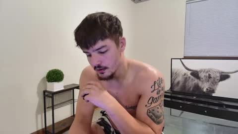 Snapshot of yungbul1 chatting on 12/21/25, 04:52 yungbul1 online show from 12/21/25, 04:52