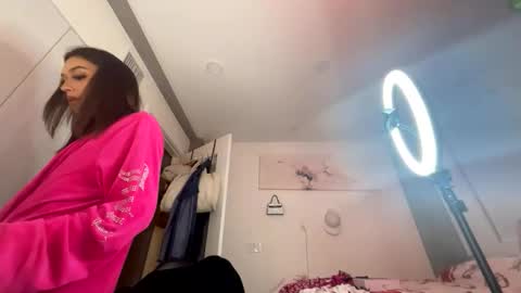 BbyTSSLut online show from 12/18/25, 08:09