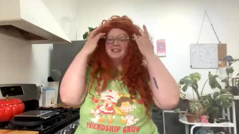 Etta and N online show from 12/17/25, 07:20