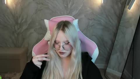 Snapshot of yungsatou chatting on 04/29/26, 09:24 Yungsatou online show from 04/29/26, 09:24