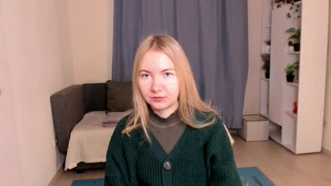 Snapshot of yuricazel chatting on 11/17/25, 07:14 Alesia online show from 11/17/25, 07:14