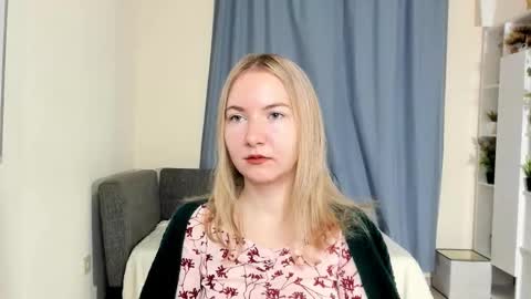 Snapshot of yuricazel chatting on 11/24/25, 07:41 Alesia online show from 11/24/25, 07:41