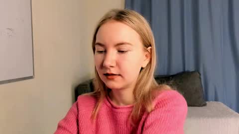 Snapshot of yuricazel chatting on 11/28/25, 07:44 Alesia online show from 11/28/25, 07:44