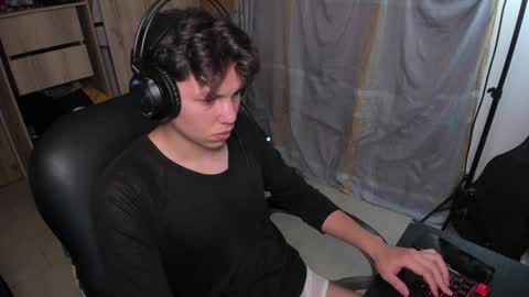 Snapshot of yurii_moody chatting on 12/05/24, 02:42 yurii_moody online show from 12/05/24, 02:42