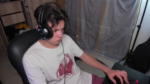 Snapshot of yurii_moody chatting on 12/06/24, 02:02 yurii_moody online show from 12/06/24, 02:02