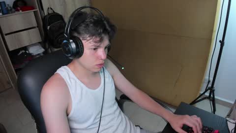 Snapshot of yurii_moody chatting on 12/23/24, 04:44 yurii_moody online show from 12/23/24, 04:44