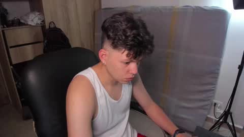 Snapshot of yurii_moody chatting on 02/24/25, 01:35 yurii_moody online show from 02/24/25, 01:35