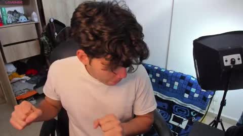 Snapshot of yurii_moody chatting on 09/15/25, 06:19 yurii_moody online show from 09/15/25, 06:19