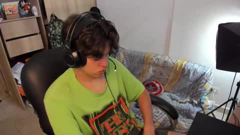 Snapshot of yurii_moody chatting on 10/17/25, 05:04 yurii_moody online show from 10/17/25, 05:04