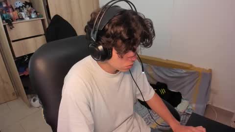 Snapshot of yurii_moody chatting on 11/15/25, 07:32 yurii_moody online show from 11/15/25, 07:32