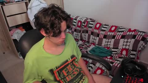 Snapshot of yurii_moody chatting on 12/17/25, 07:20 yurii_moody online show from 12/17/25, 07:20