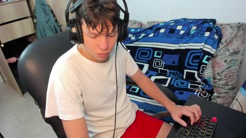 Snapshot of yurii_moody chatting on 04/10/26, 12:32 yurii_moody online show from 04/10/26, 12:32