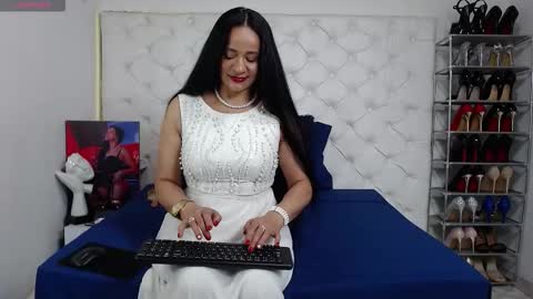 Snapshot of yury_m2_ chatting on 11/11/25, 03:17 2 online show from 11/11/25, 03:17