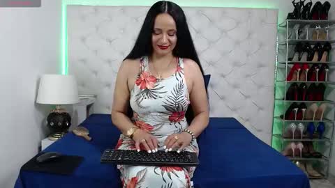 Snapshot of yury_m2_ chatting on 11/27/25, 04:03 2 online show from 11/27/25, 04:03