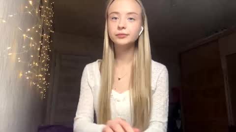 Snapshot of yutwiner chatting on 12/16/25, 02:22 May online show from 12/16/25, 02:22